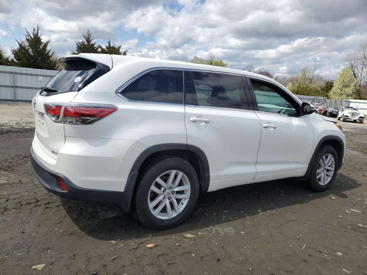 Photo 2 VIN: 5TDBKRFH7FS145708 - TOYOTA HIGHLANDER 