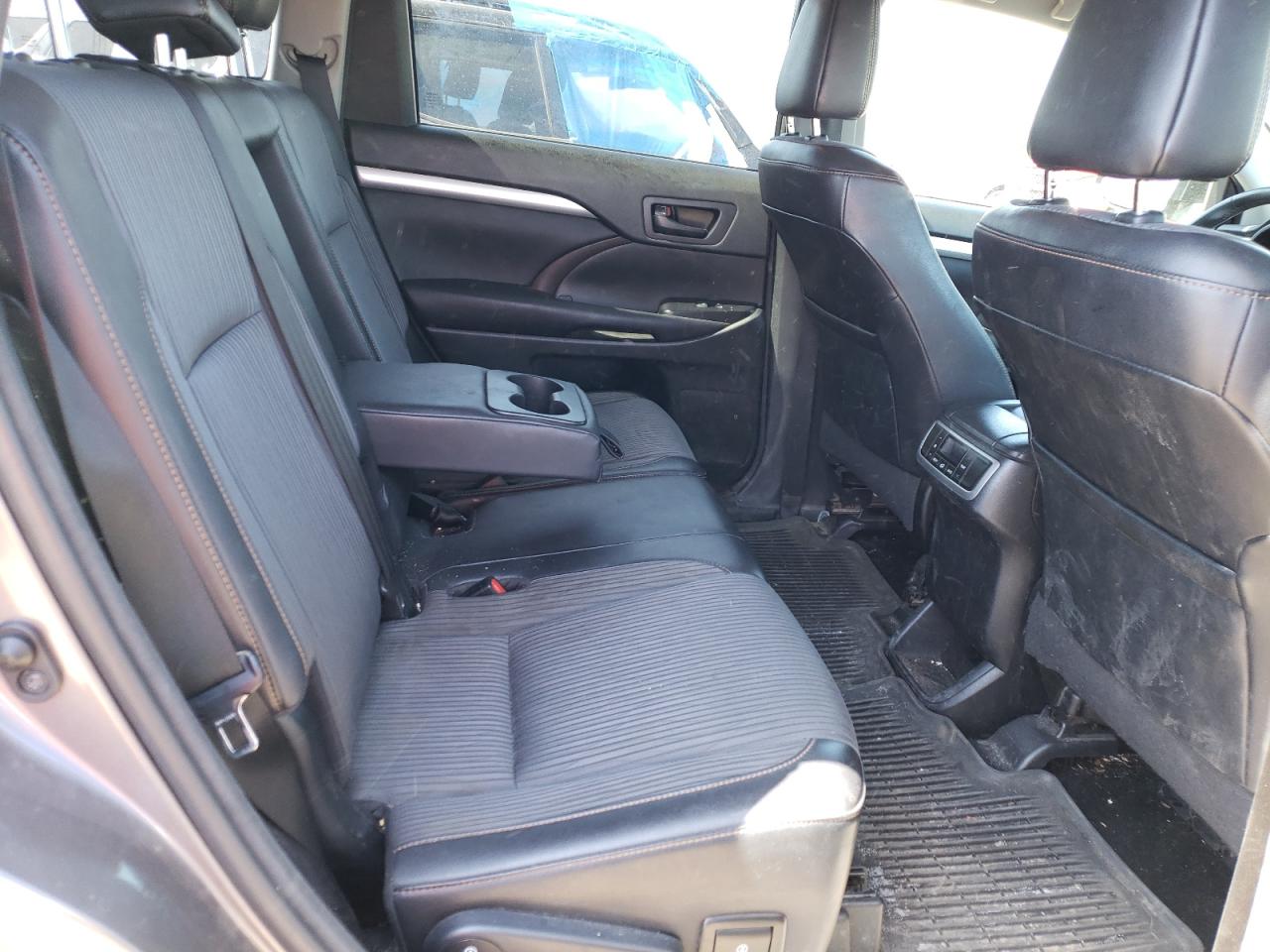 Photo 10 VIN: 5TDBKRFH7GS324509 - TOYOTA HIGHLANDER 