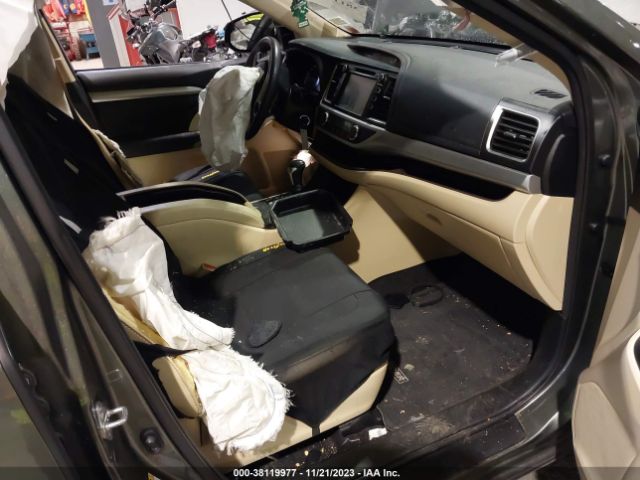 Photo 4 VIN: 5TDBKRFH8GS299832 - TOYOTA HIGHLANDER 