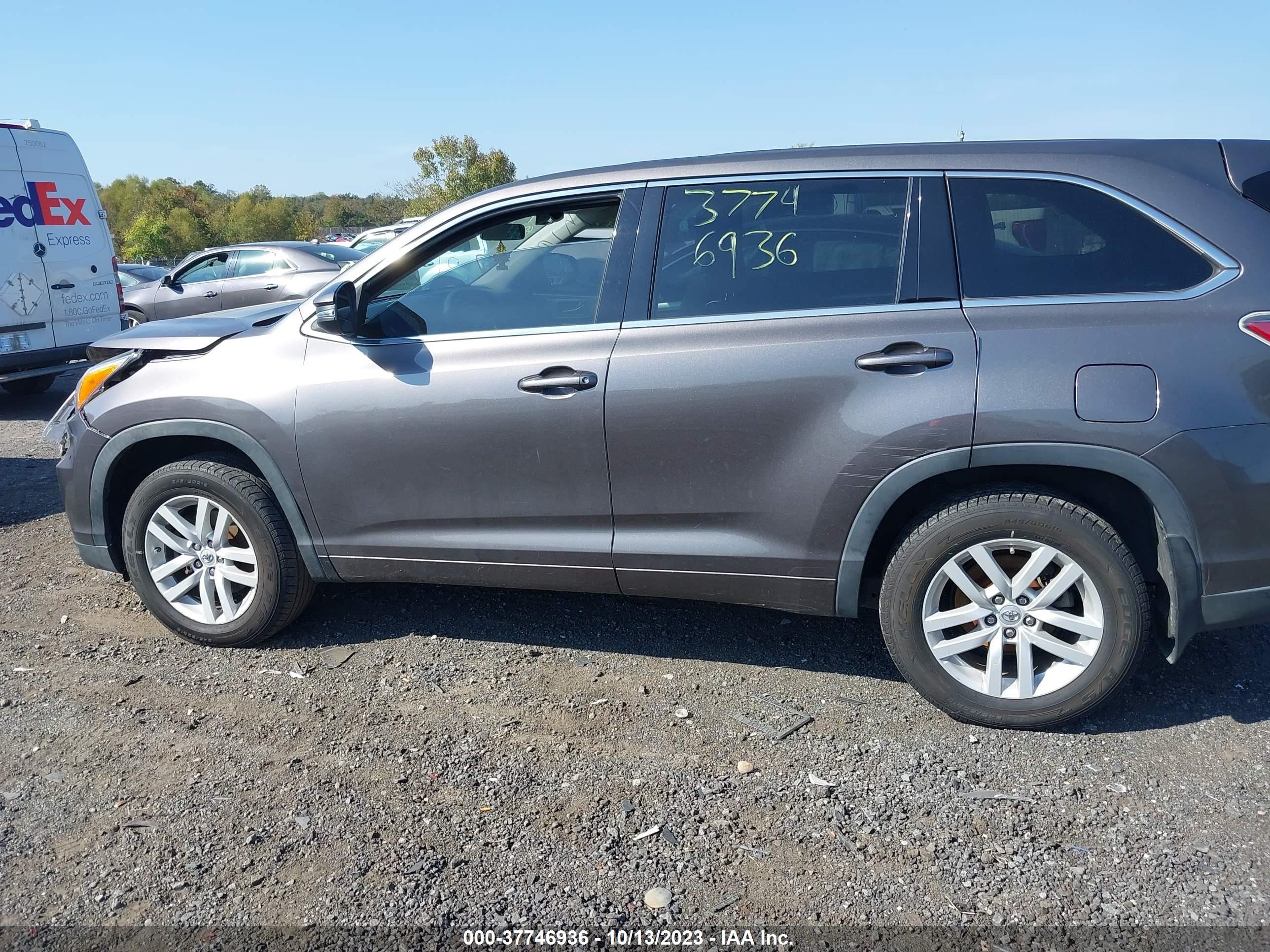 Photo 13 VIN: 5TDBKRFH9FS128232 - TOYOTA HIGHLANDER 