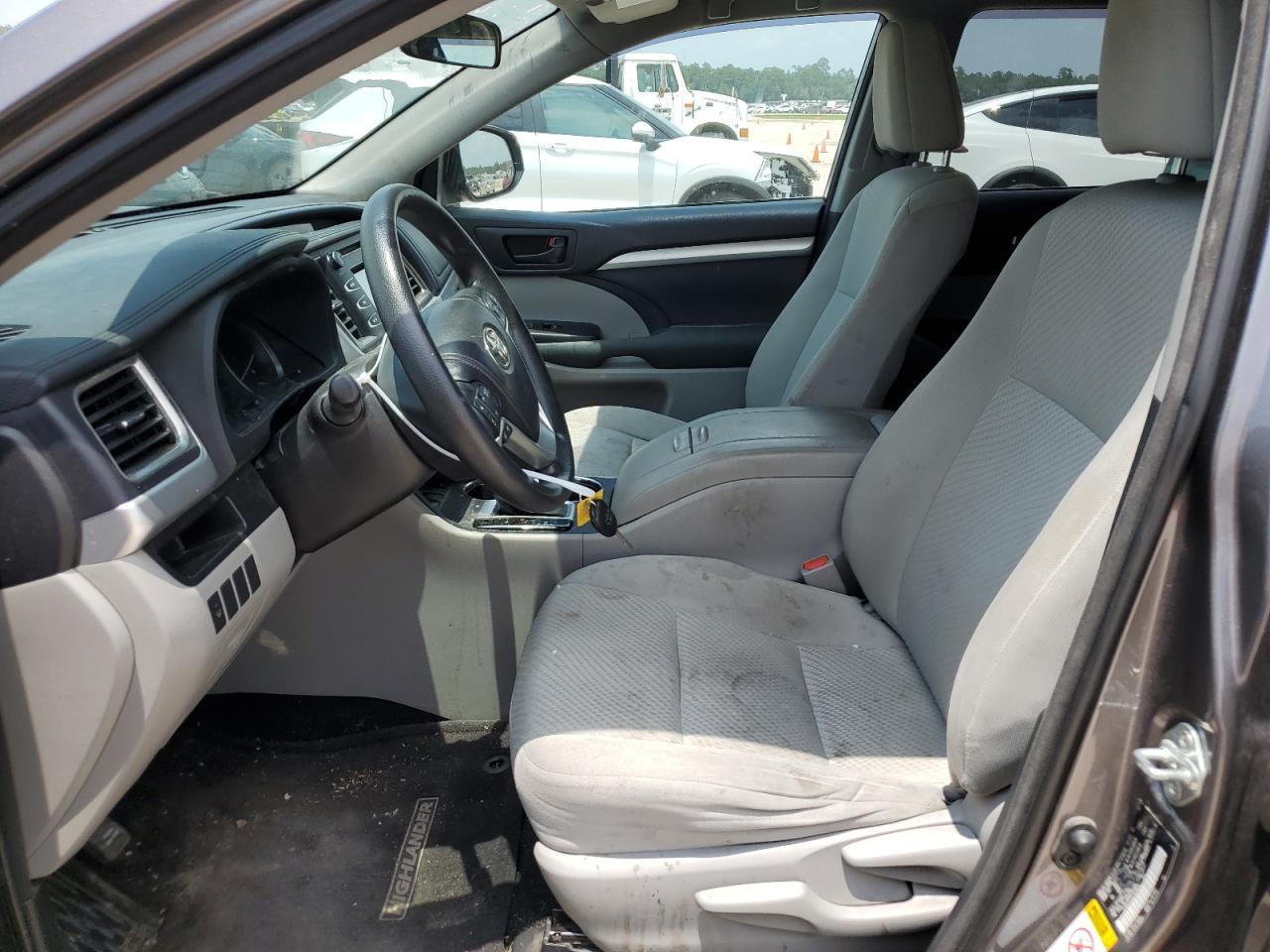 Photo 6 VIN: 5TDBKRFHXFS076870 - TOYOTA HIGHLANDER 