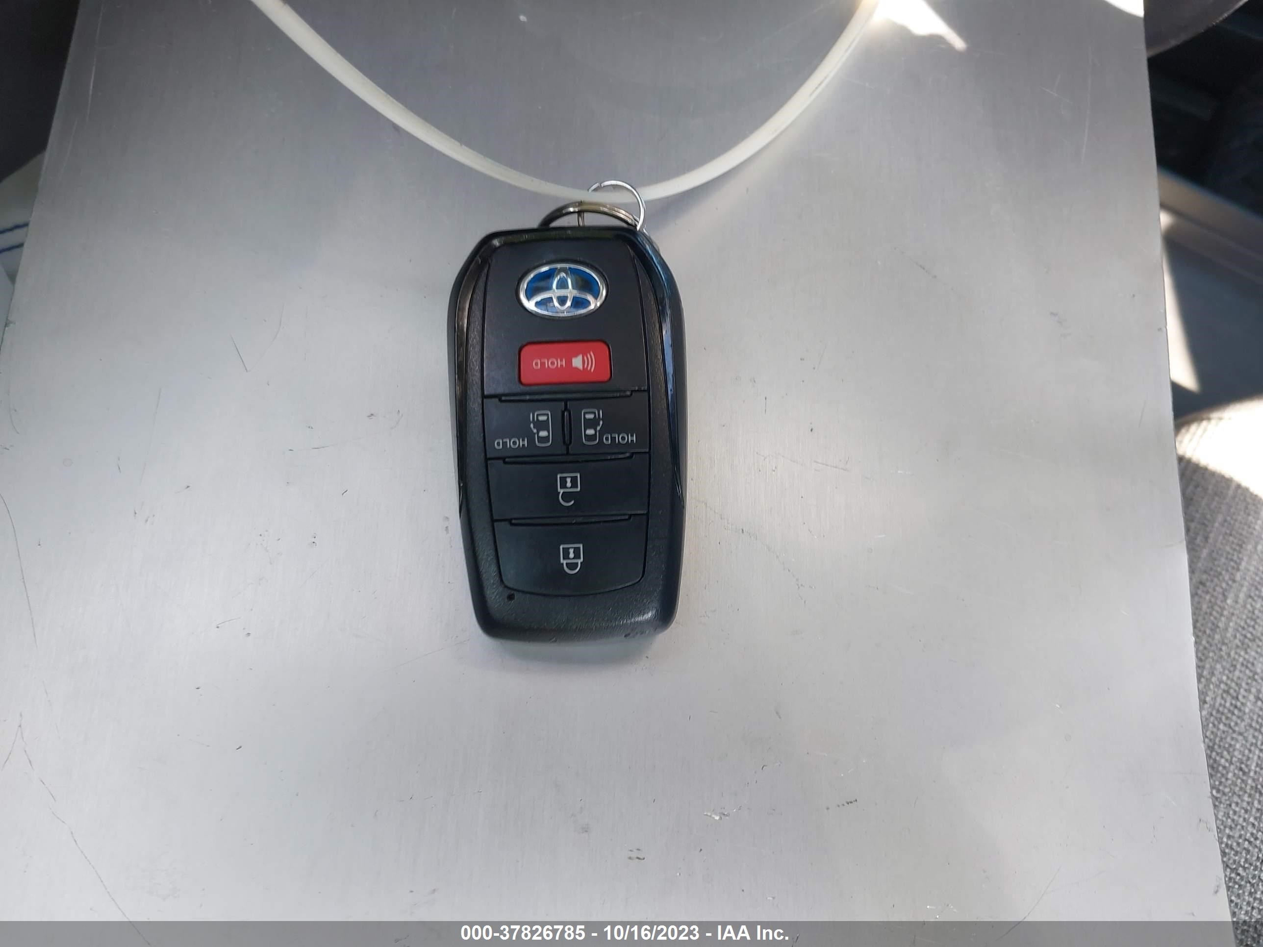 Photo 10 VIN: 5TDBRKEC0MS002010 - TOYOTA SIENNA 