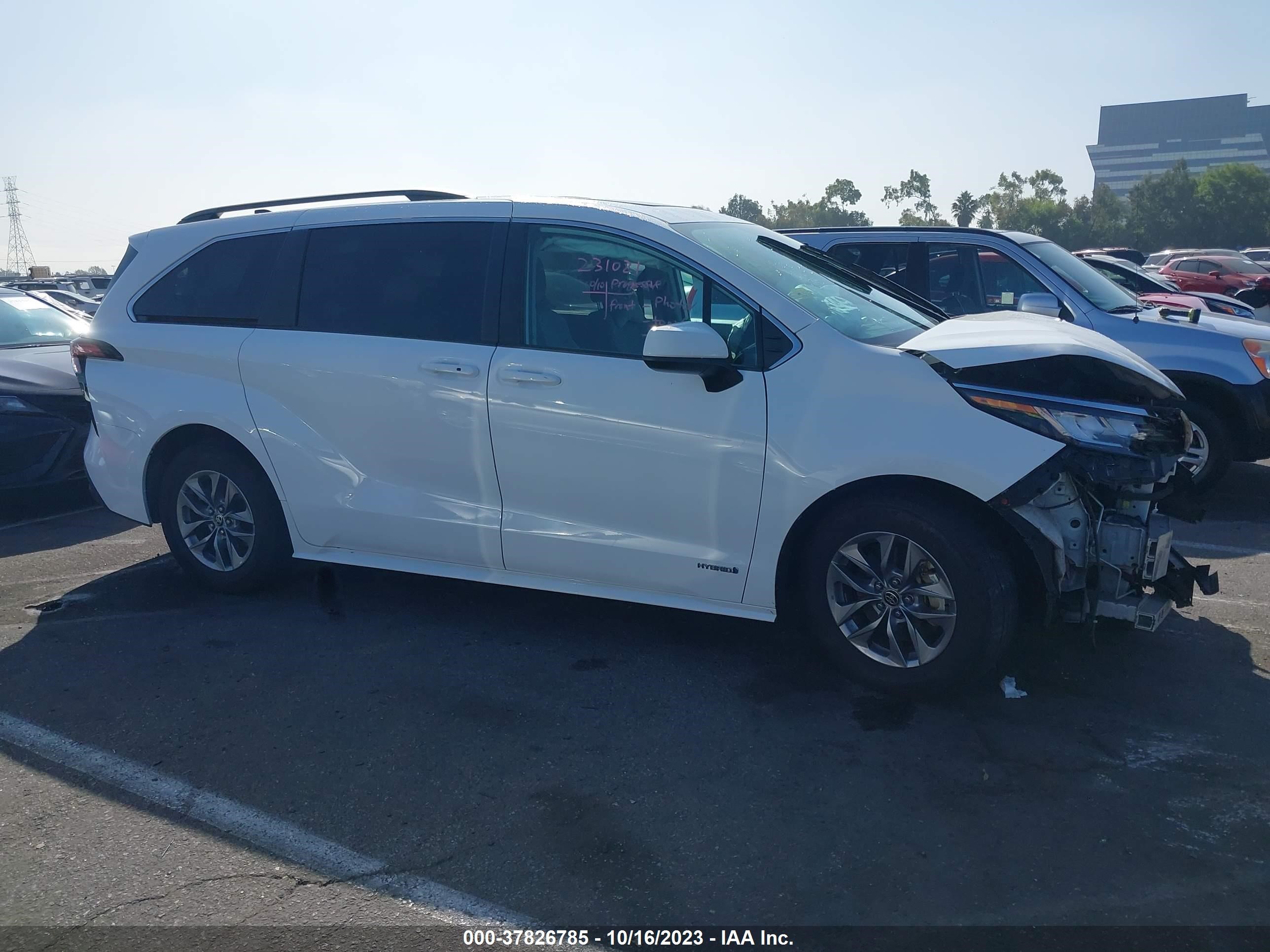 Photo 13 VIN: 5TDBRKEC0MS002010 - TOYOTA SIENNA 