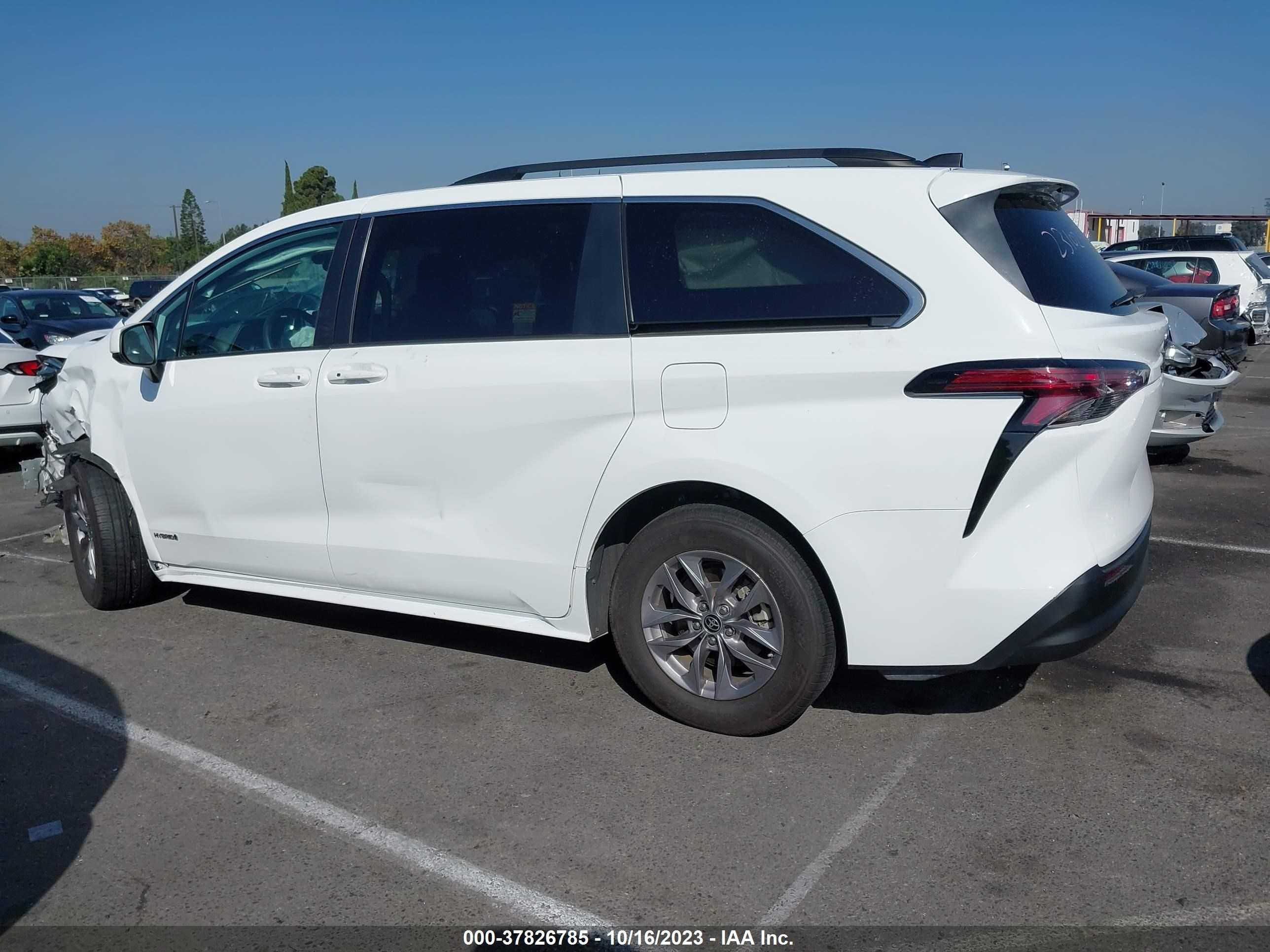 Photo 14 VIN: 5TDBRKEC0MS002010 - TOYOTA SIENNA 