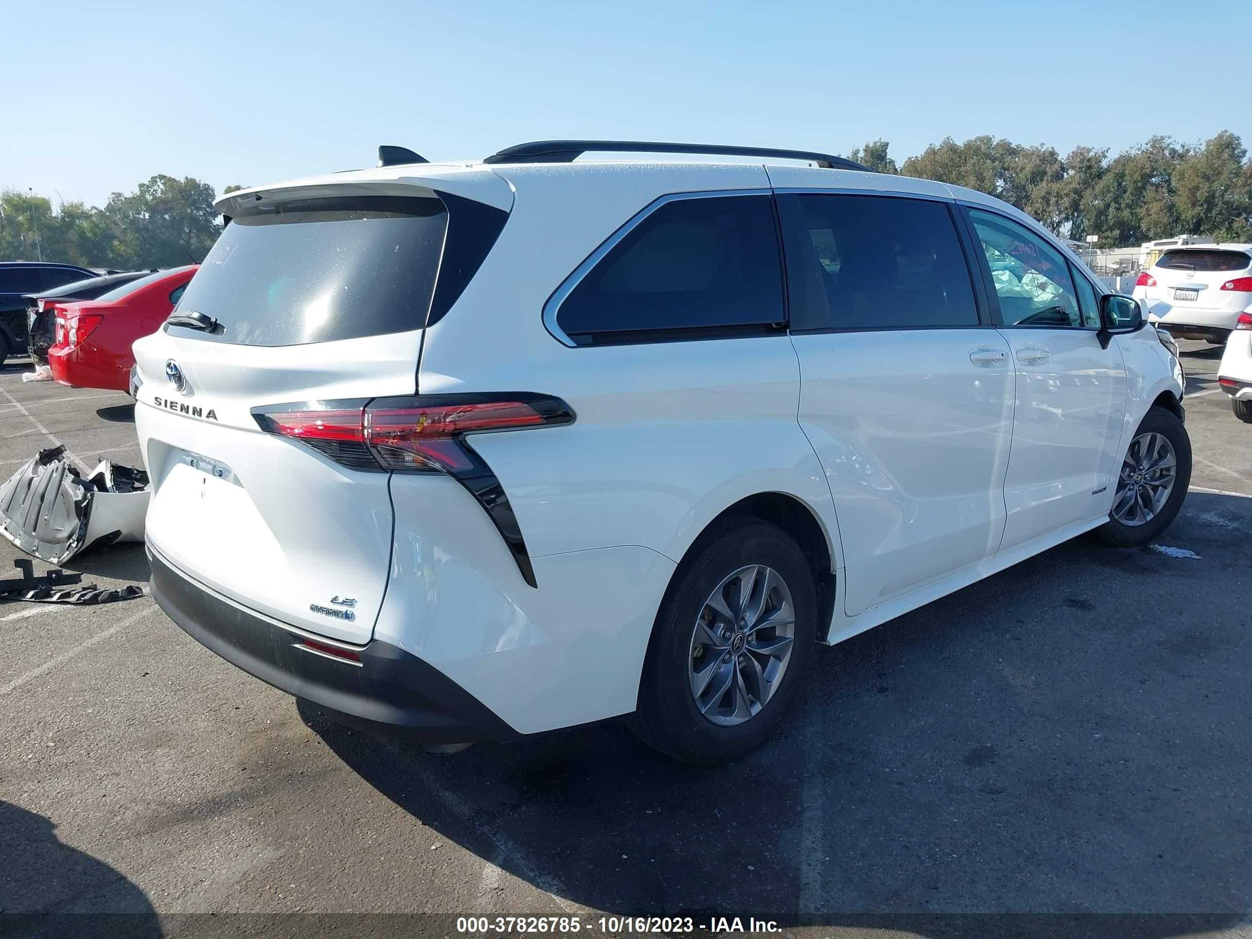 Photo 3 VIN: 5TDBRKEC0MS002010 - TOYOTA SIENNA 