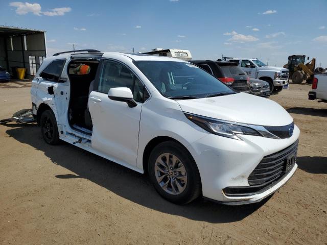 Photo 3 VIN: 5TDBRKEC1PS139493 - TOYOTA SIENNA LE 