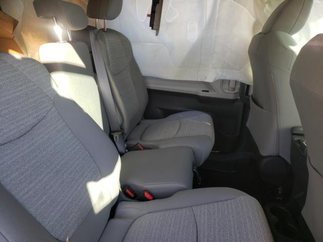 Photo 5 VIN: 5TDBRKEC3MS025457 - TOYOTA SIENNA LE 