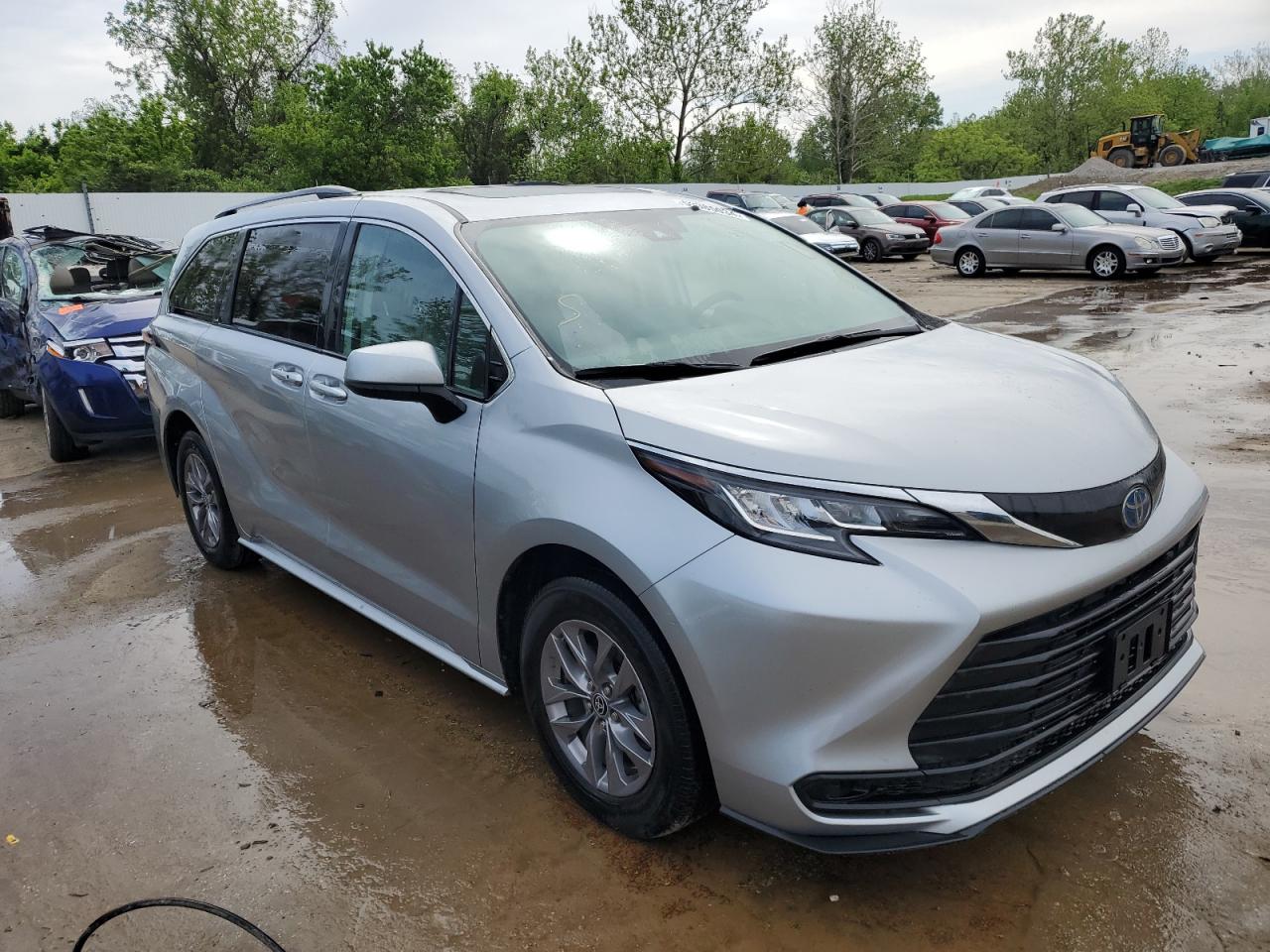 Photo 3 VIN: 5TDBRKEC4NS131496 - TOYOTA SIENNA 