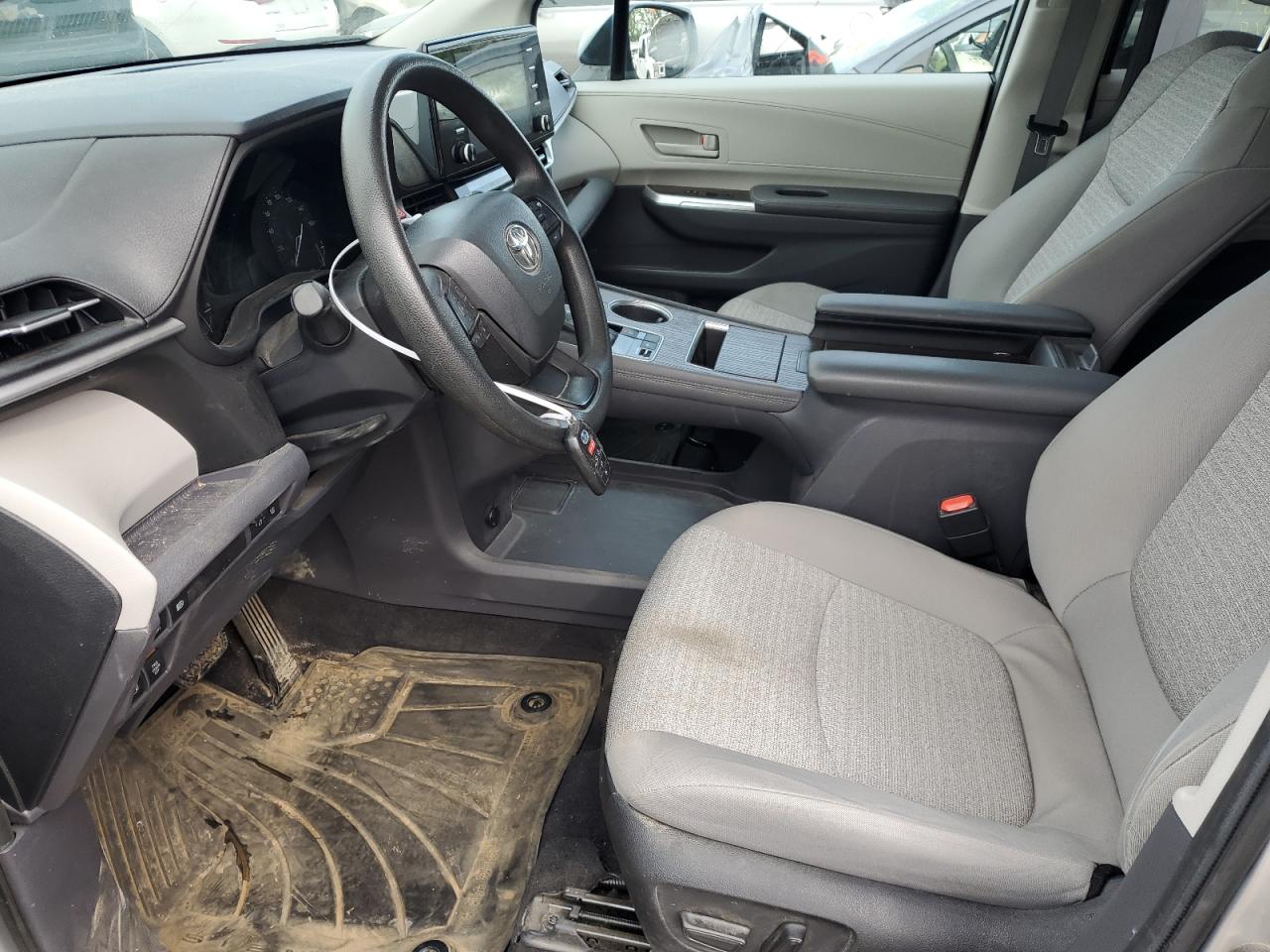 Photo 6 VIN: 5TDBRKEC4NS131496 - TOYOTA SIENNA 