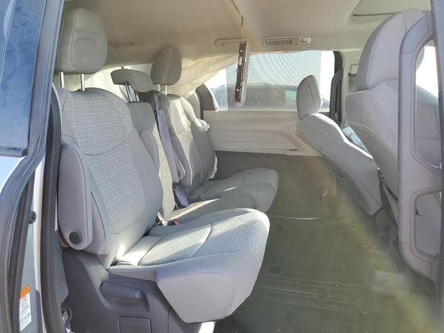 Photo 10 VIN: 5TDBRKEC5MS030207 - TOYOTA SIENNA LE 