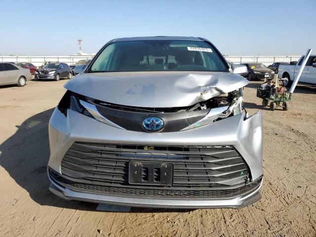 Photo 4 VIN: 5TDBRKEC5MS030207 - TOYOTA SIENNA LE 