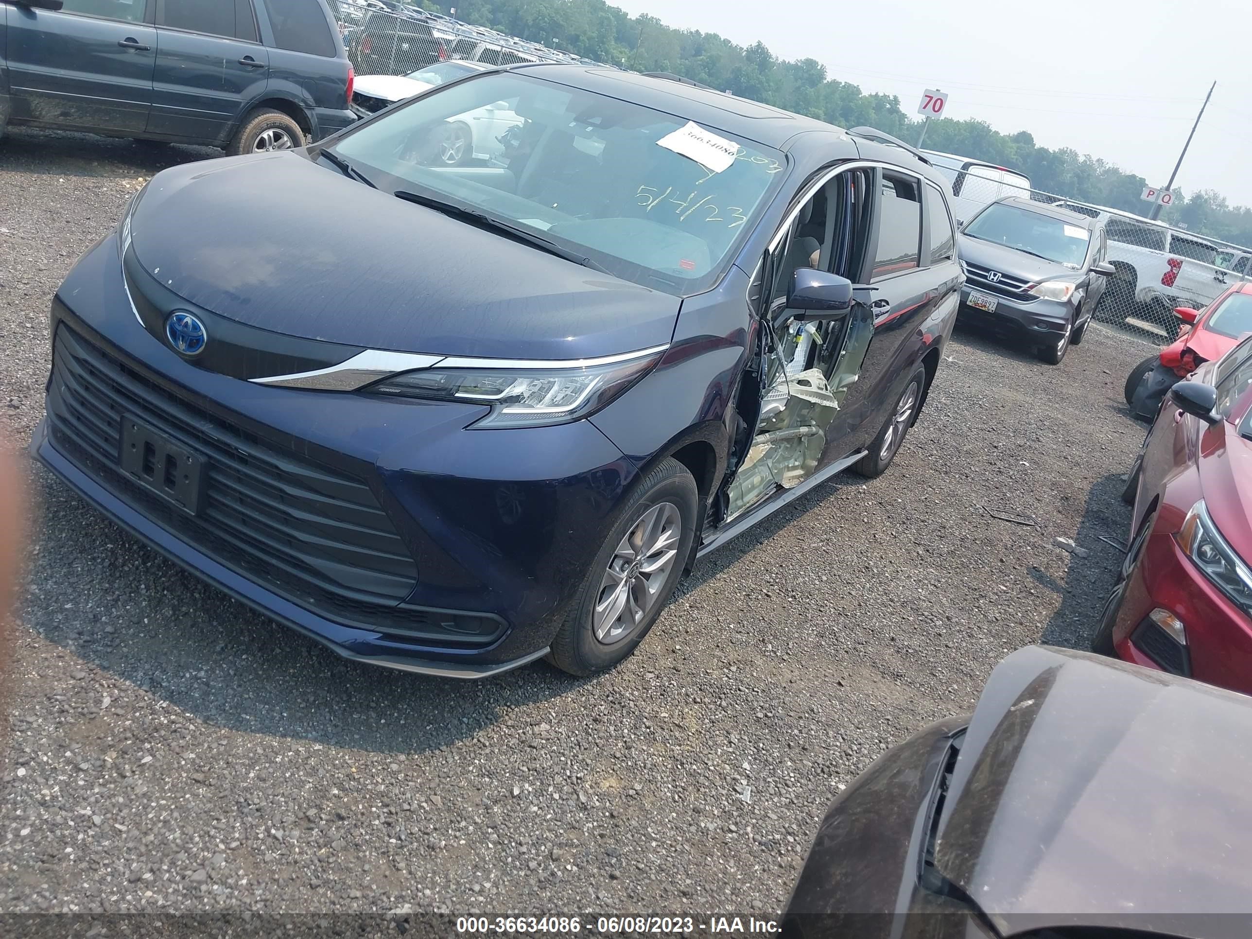 Photo 1 VIN: 5TDBRKEC5NS078288 - TOYOTA SIENNA 