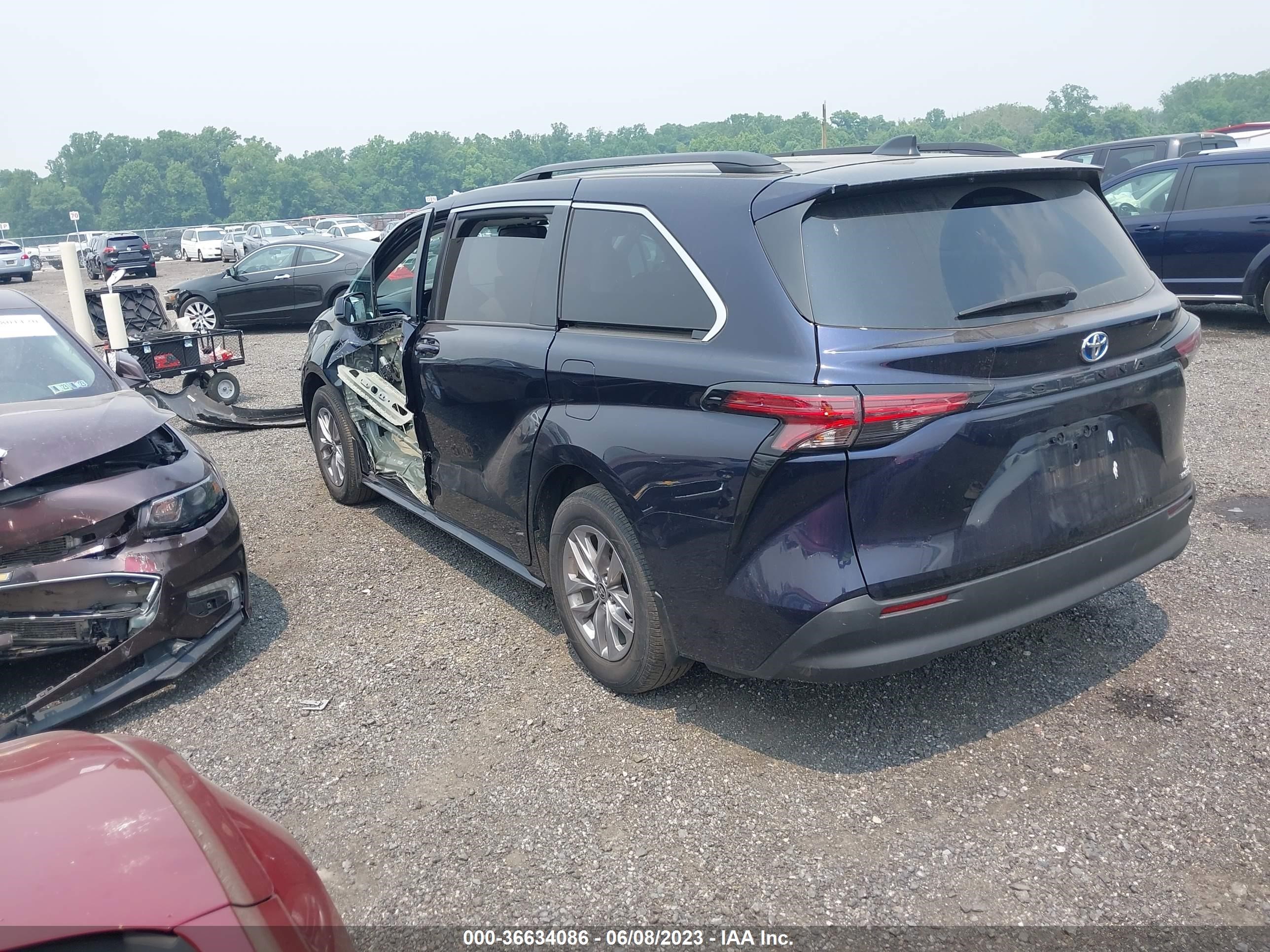 Photo 2 VIN: 5TDBRKEC5NS078288 - TOYOTA SIENNA 