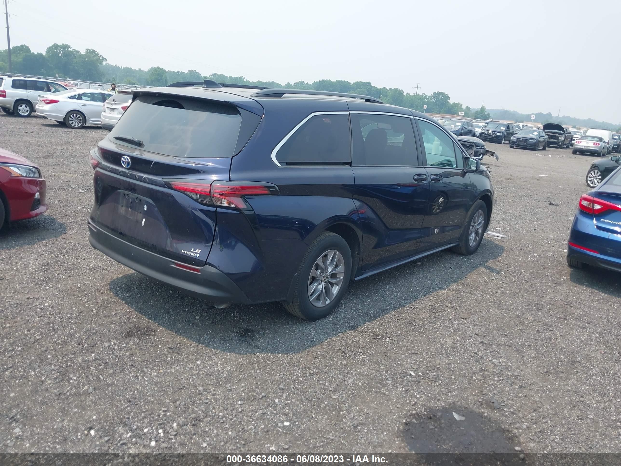 Photo 3 VIN: 5TDBRKEC5NS078288 - TOYOTA SIENNA 