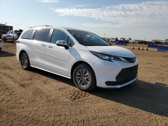 Photo 3 VIN: 5TDBRKEC5NS096208 - TOYOTA SIENNA LE 