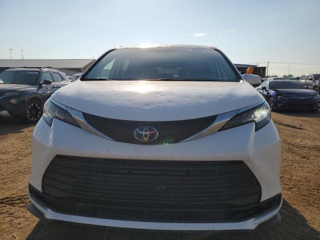 Photo 4 VIN: 5TDBRKEC5NS096208 - TOYOTA SIENNA LE 