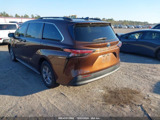 Photo 2 VIN: 5TDBRKEC6MS007261 - TOYOTA SIENNA 