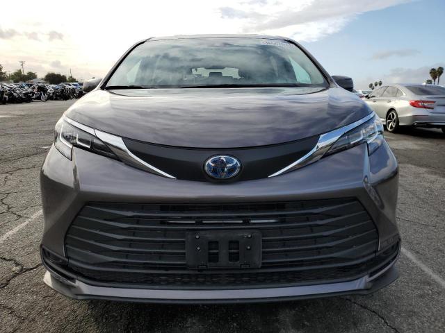 Photo 4 VIN: 5TDBRKEC6MS012444 - TOYOTA SIENNA LE 