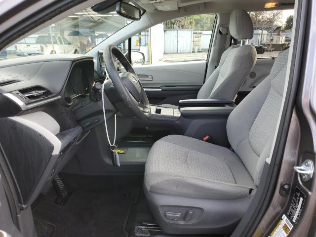 Photo 6 VIN: 5TDBRKEC6MS012444 - TOYOTA SIENNA LE 