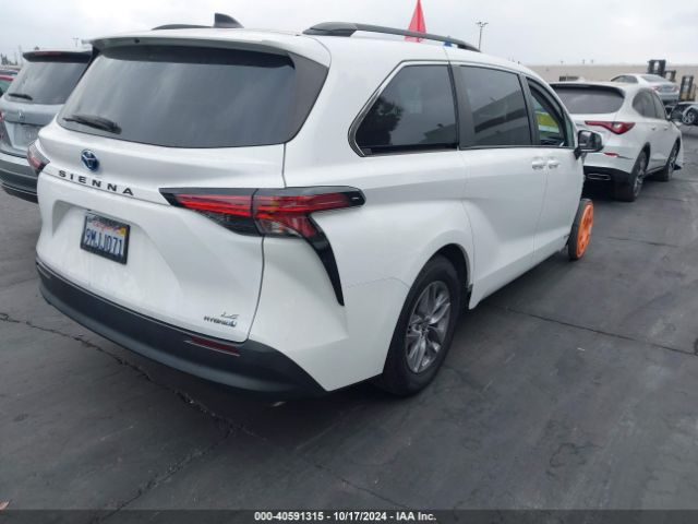 Photo 3 VIN: 5TDBRKEC7MS014509 - TOYOTA SIENNA LE 