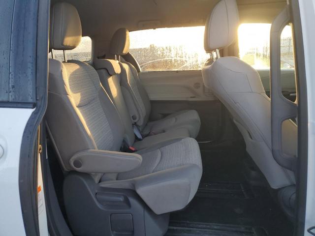 Photo 10 VIN: 5TDBRKEC8MS029603 - TOYOTA SIENNA LE 