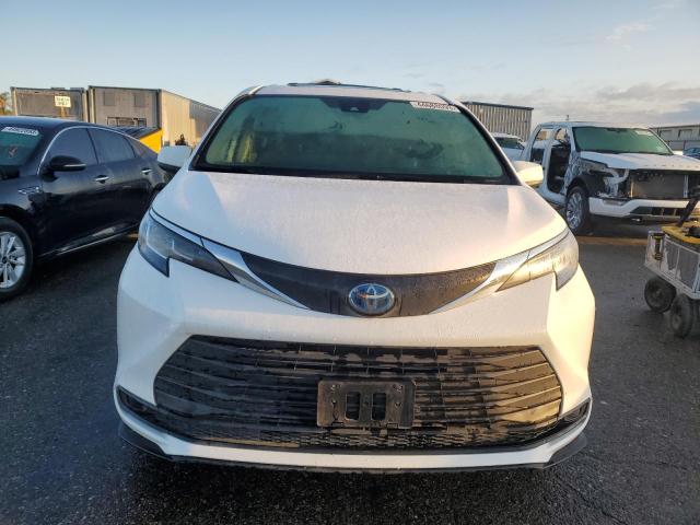 Photo 4 VIN: 5TDBRKEC8MS029603 - TOYOTA SIENNA LE 