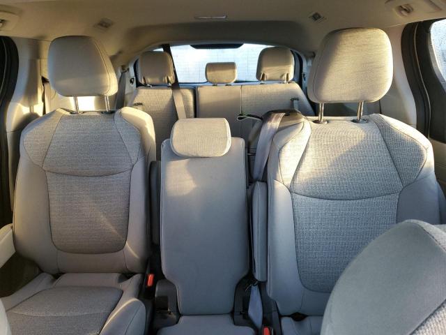 Photo 9 VIN: 5TDBRKEC8MS029603 - TOYOTA SIENNA LE 