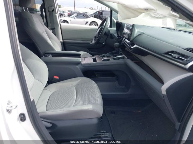 Photo 4 VIN: 5TDBRKEC8NS134823 - TOYOTA SIENNA 