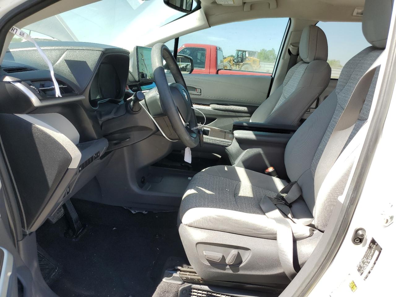 Photo 6 VIN: 5TDBRKEC9MS027780 - TOYOTA SIENNA 