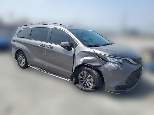 Photo 3 VIN: 5TDBRKECXNS095572 - TOYOTA SIENNA LE 