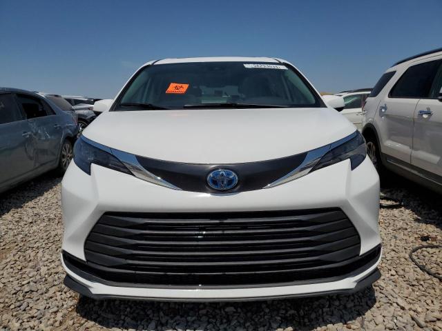 Photo 4 VIN: 5TDBSKFC2RS117508 - TOYOTA SIENNA LE 