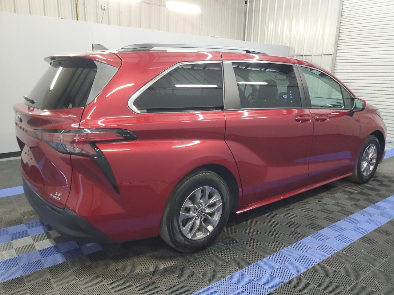 Photo 2 VIN: 5TDBSKFC3NS063520 - TOYOTA SIENNA 