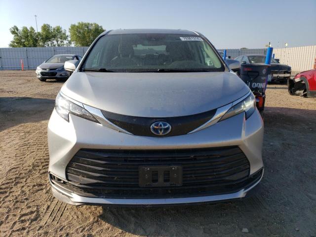 Photo 4 VIN: 5TDBSKFCXMS040136 - TOYOTA SIENNA LE 