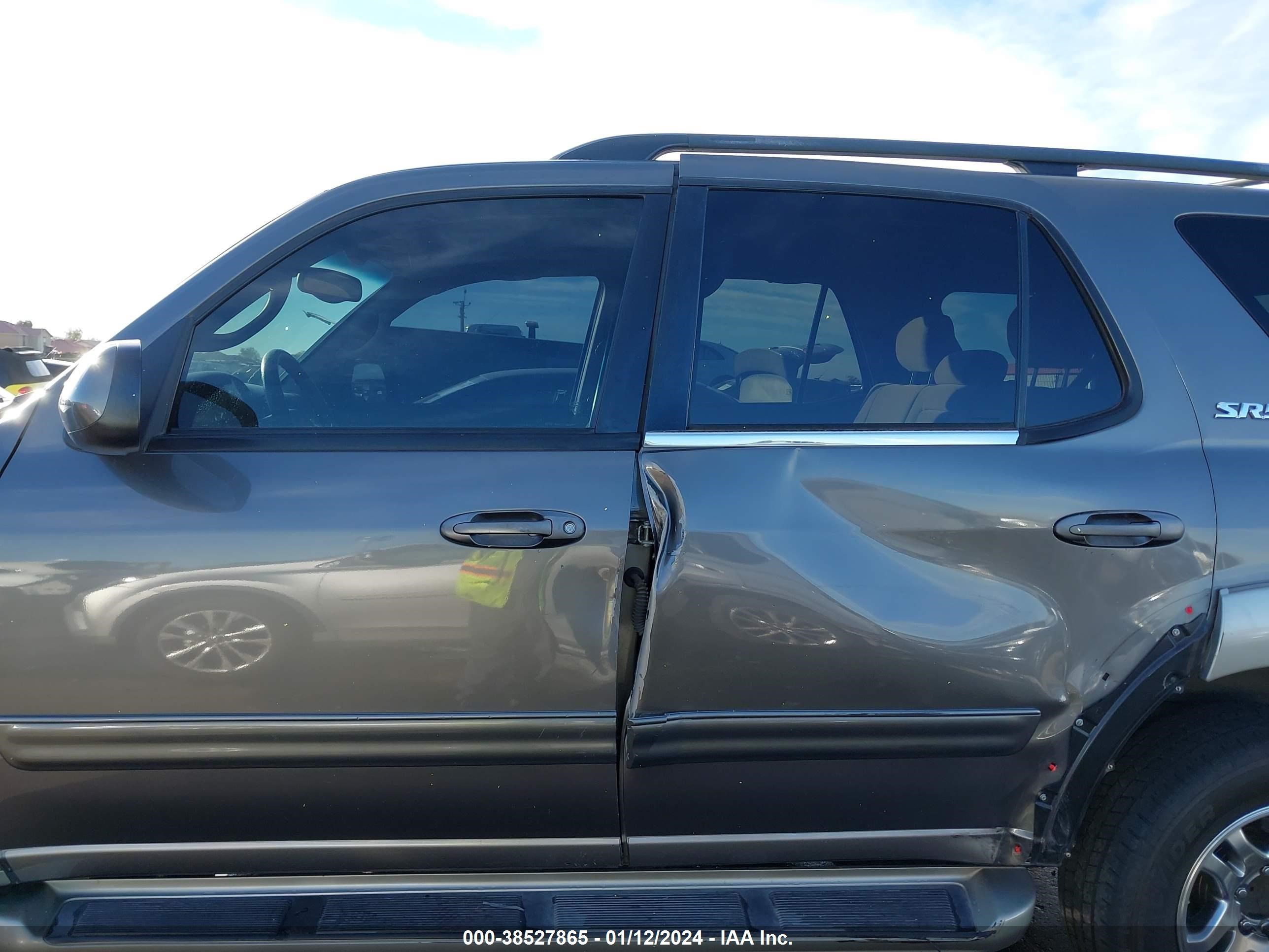 Photo 13 VIN: 5TDBT44A03S193231 - TOYOTA SEQUOIA 