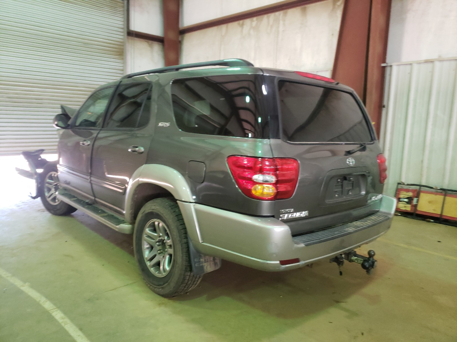 Photo 2 VIN: 5TDBT44A04S213995 - TOYOTA SEQUOIA SR 