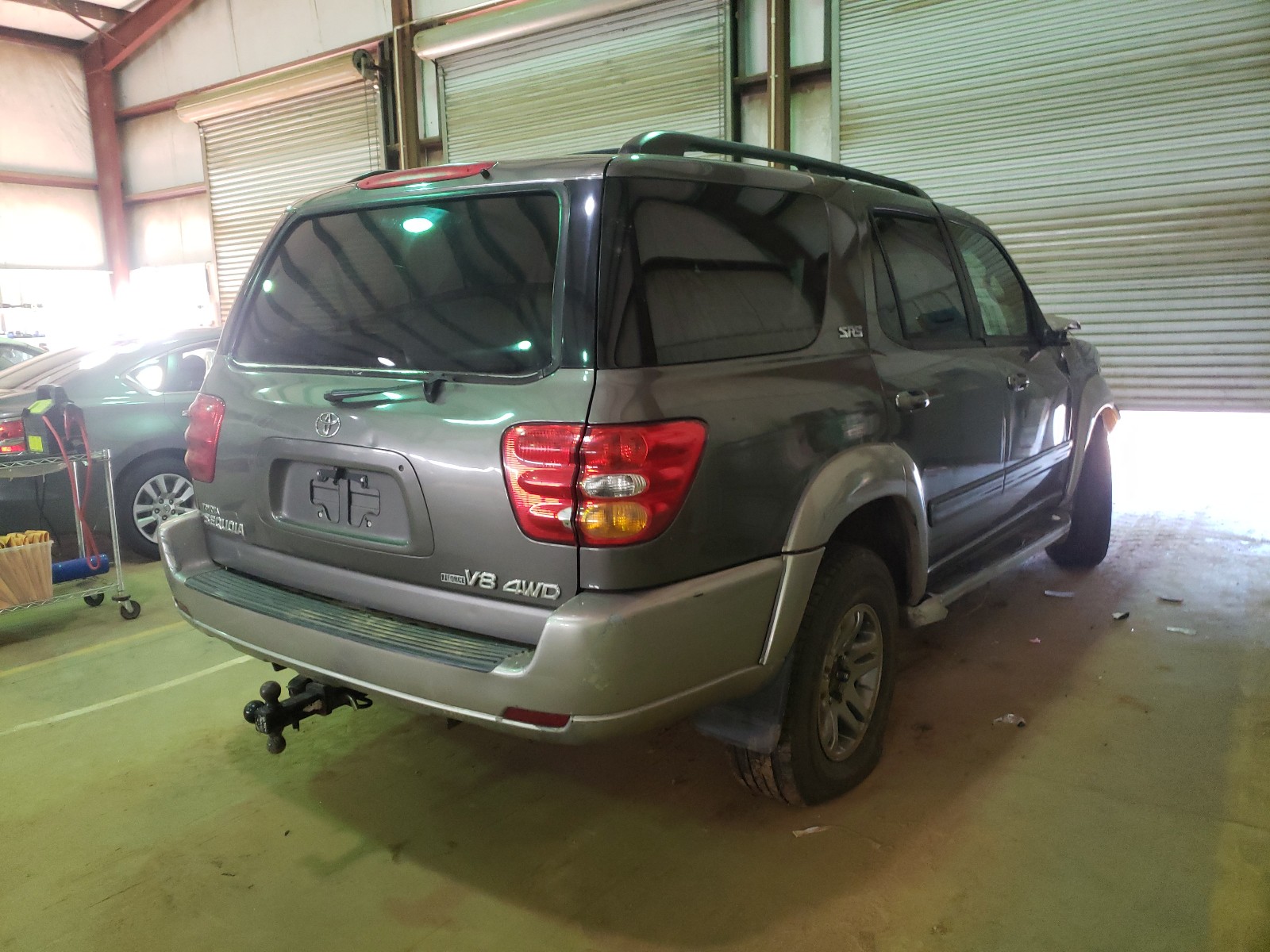 Photo 3 VIN: 5TDBT44A04S213995 - TOYOTA SEQUOIA SR 