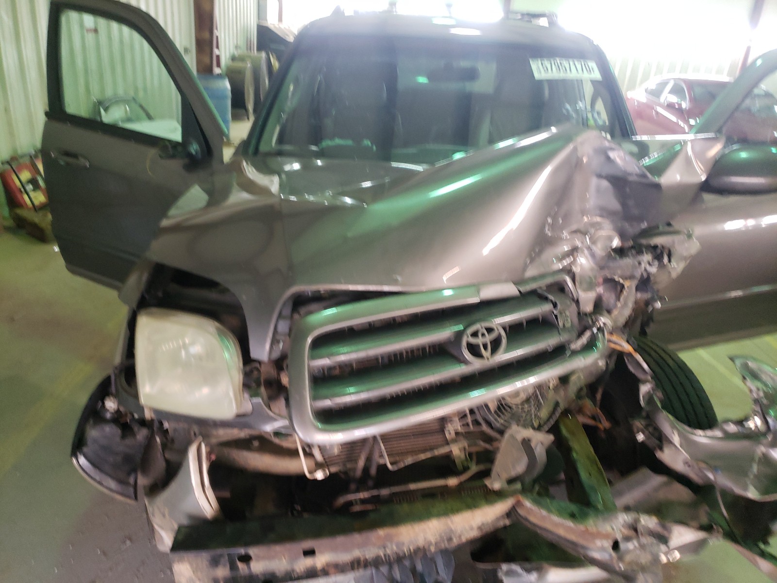 Photo 6 VIN: 5TDBT44A04S213995 - TOYOTA SEQUOIA SR 