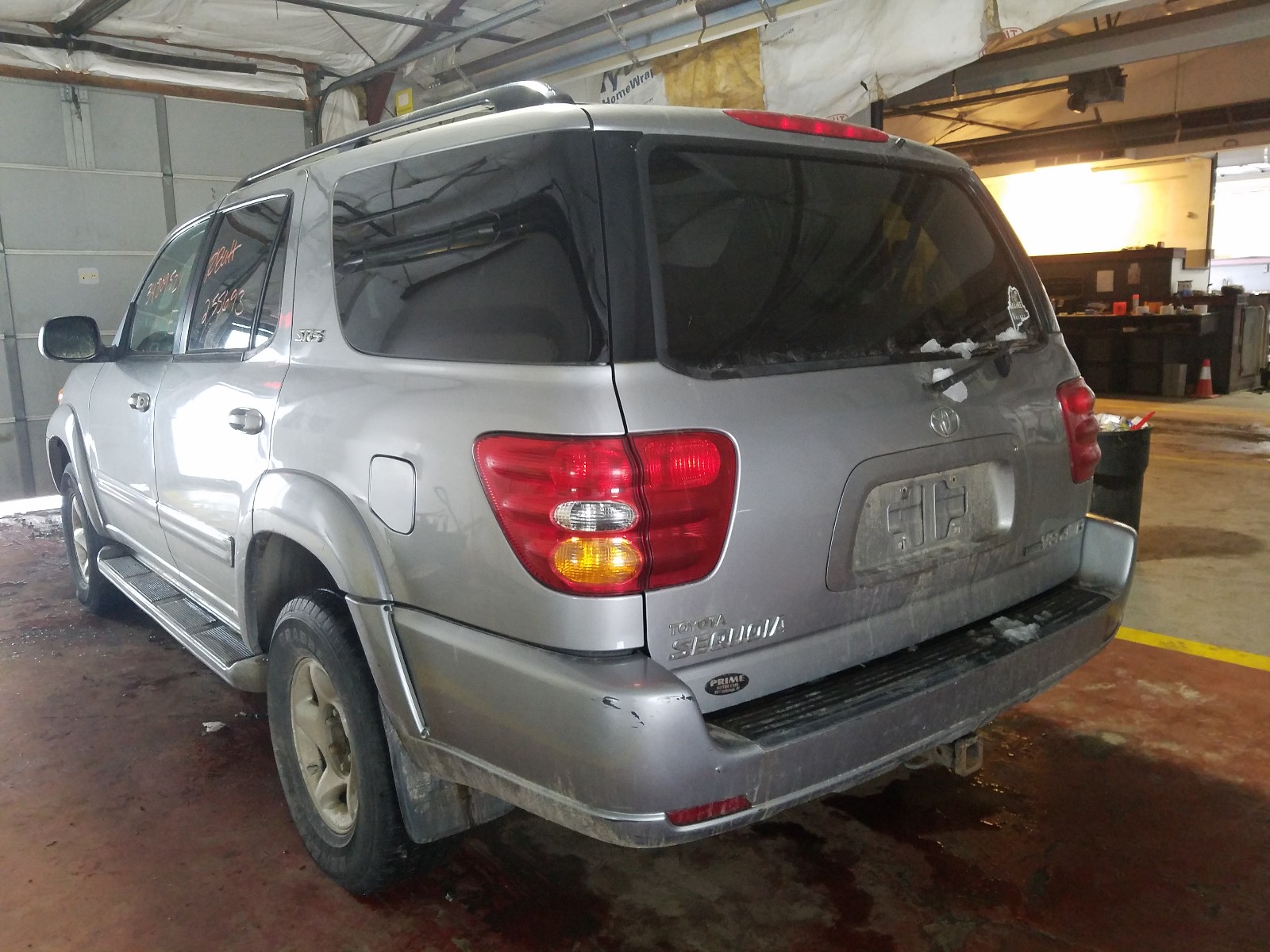 Photo 2 VIN: 5TDBT44A22S122692 - TOYOTA SEQUOIA SR 