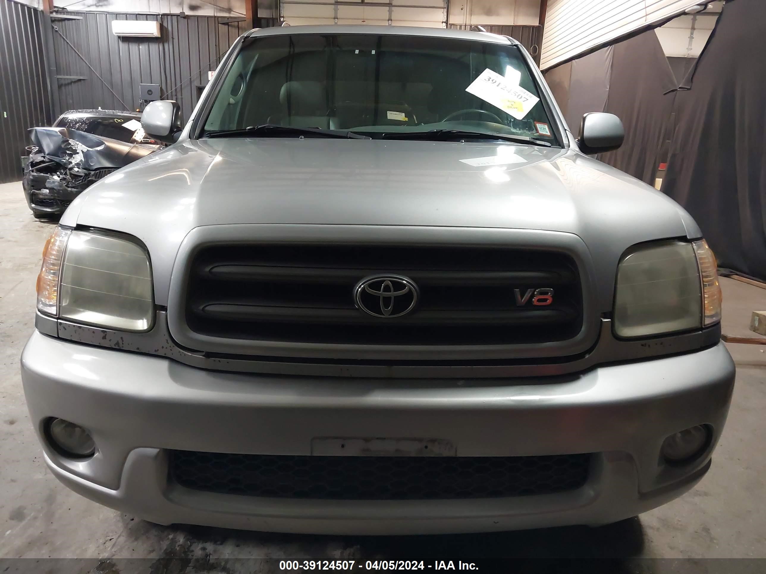 Photo 11 VIN: 5TDBT44A42S064763 - TOYOTA SEQUOIA 