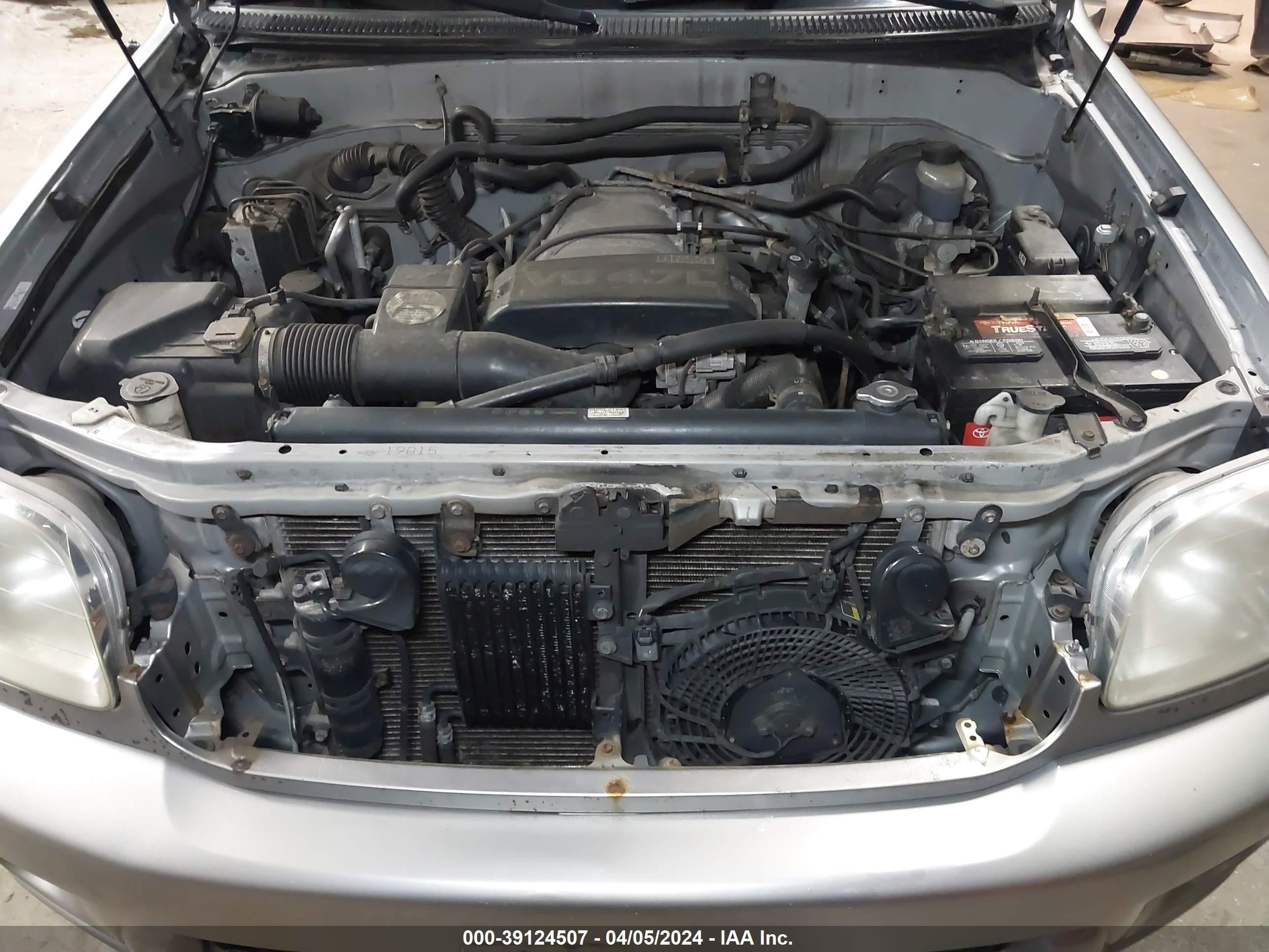 Photo 9 VIN: 5TDBT44A42S064763 - TOYOTA SEQUOIA 