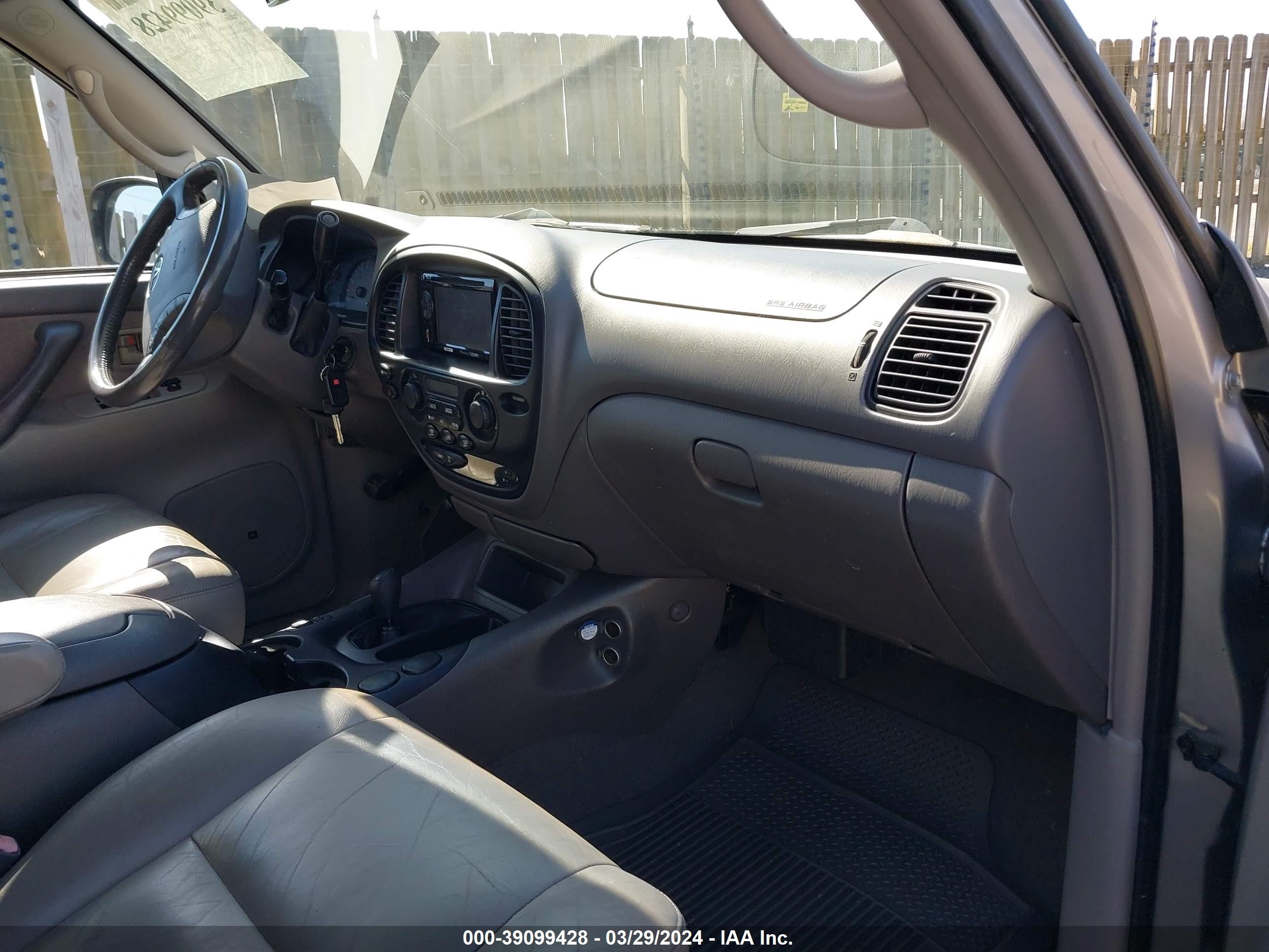 Photo 4 VIN: 5TDBT44A73S151770 - TOYOTA SEQUOIA 