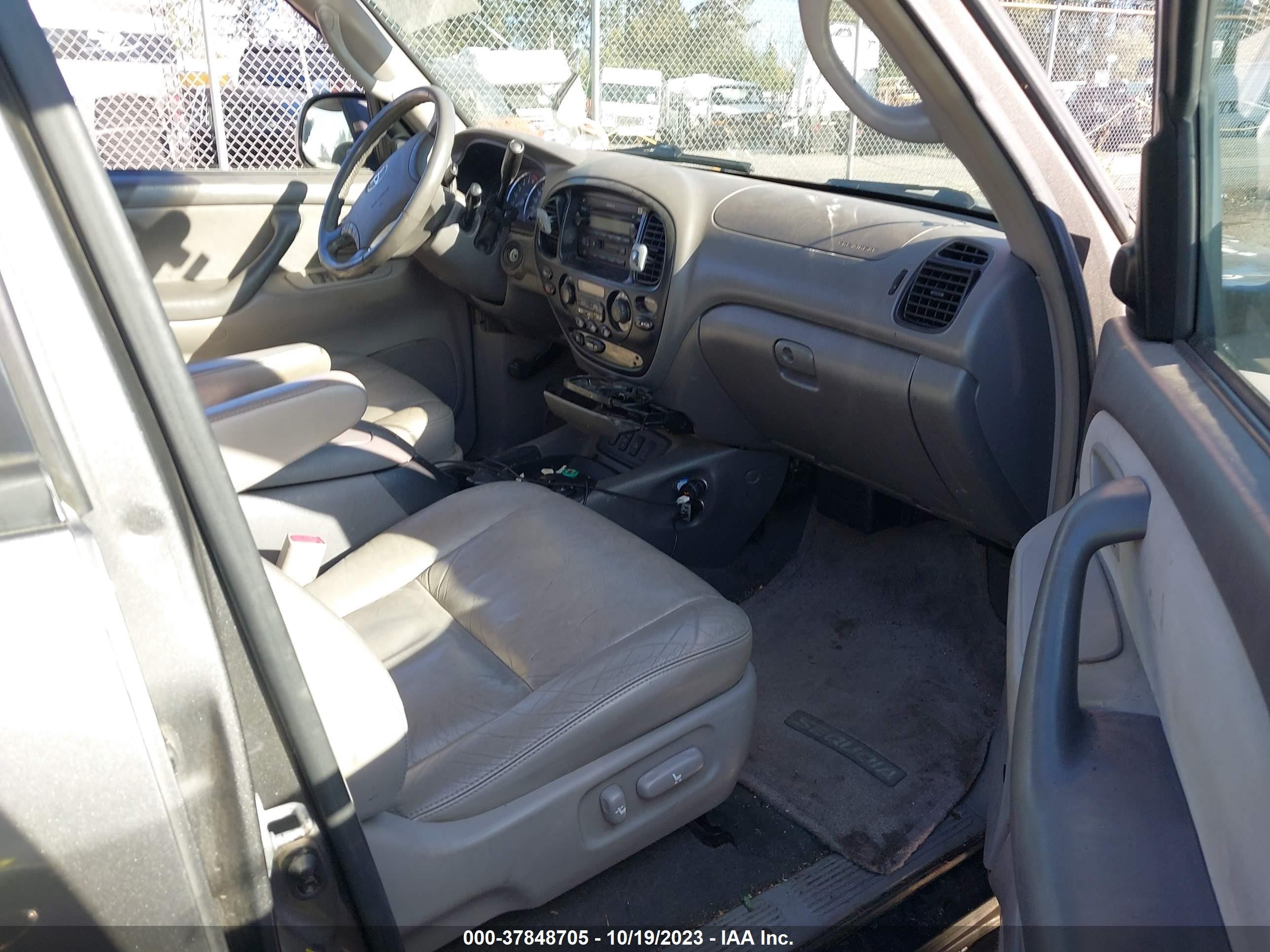 Photo 4 VIN: 5TDBT44A75S240824 - TOYOTA SEQUOIA 