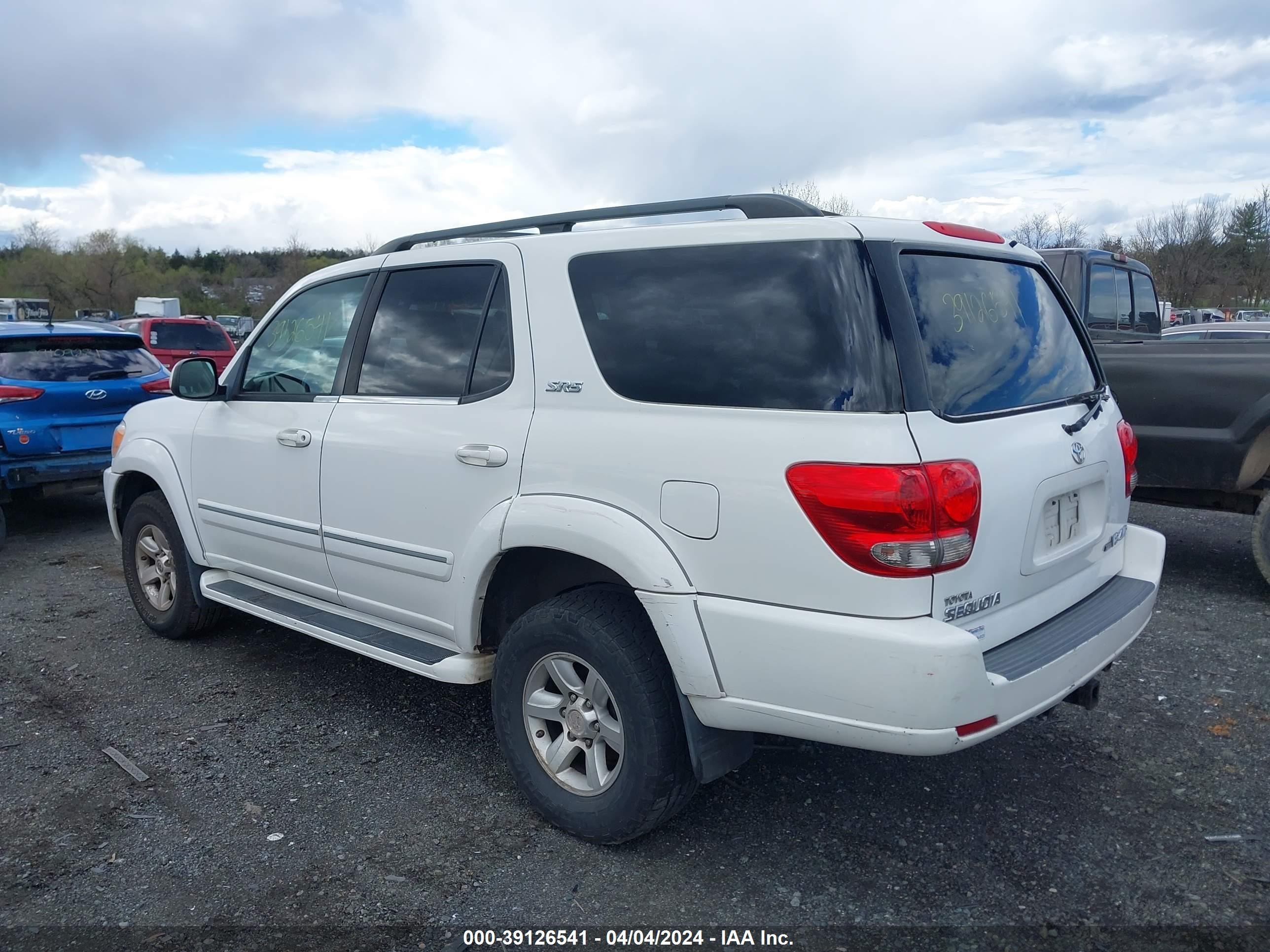 Photo 2 VIN: 5TDBT44A85S247927 - TOYOTA SEQUOIA 