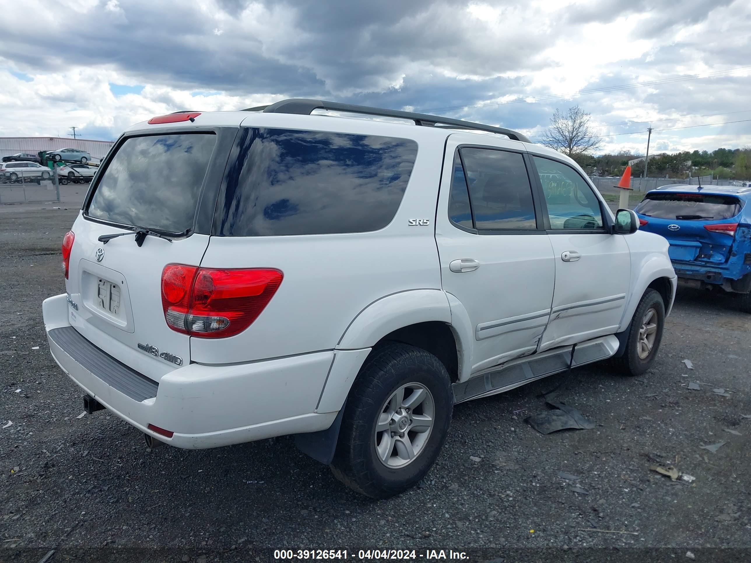 Photo 3 VIN: 5TDBT44A85S247927 - TOYOTA SEQUOIA 