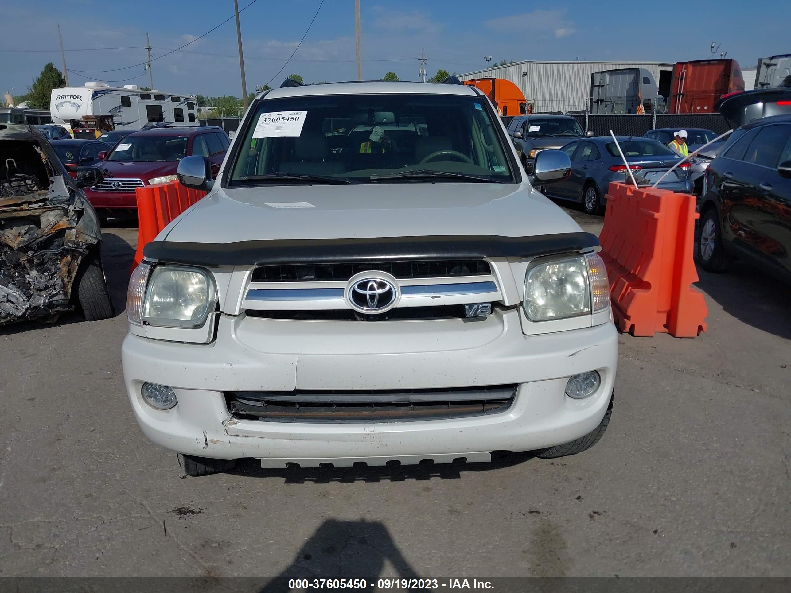 Photo 11 VIN: 5TDBT48A47S288200 - TOYOTA SEQUOIA 