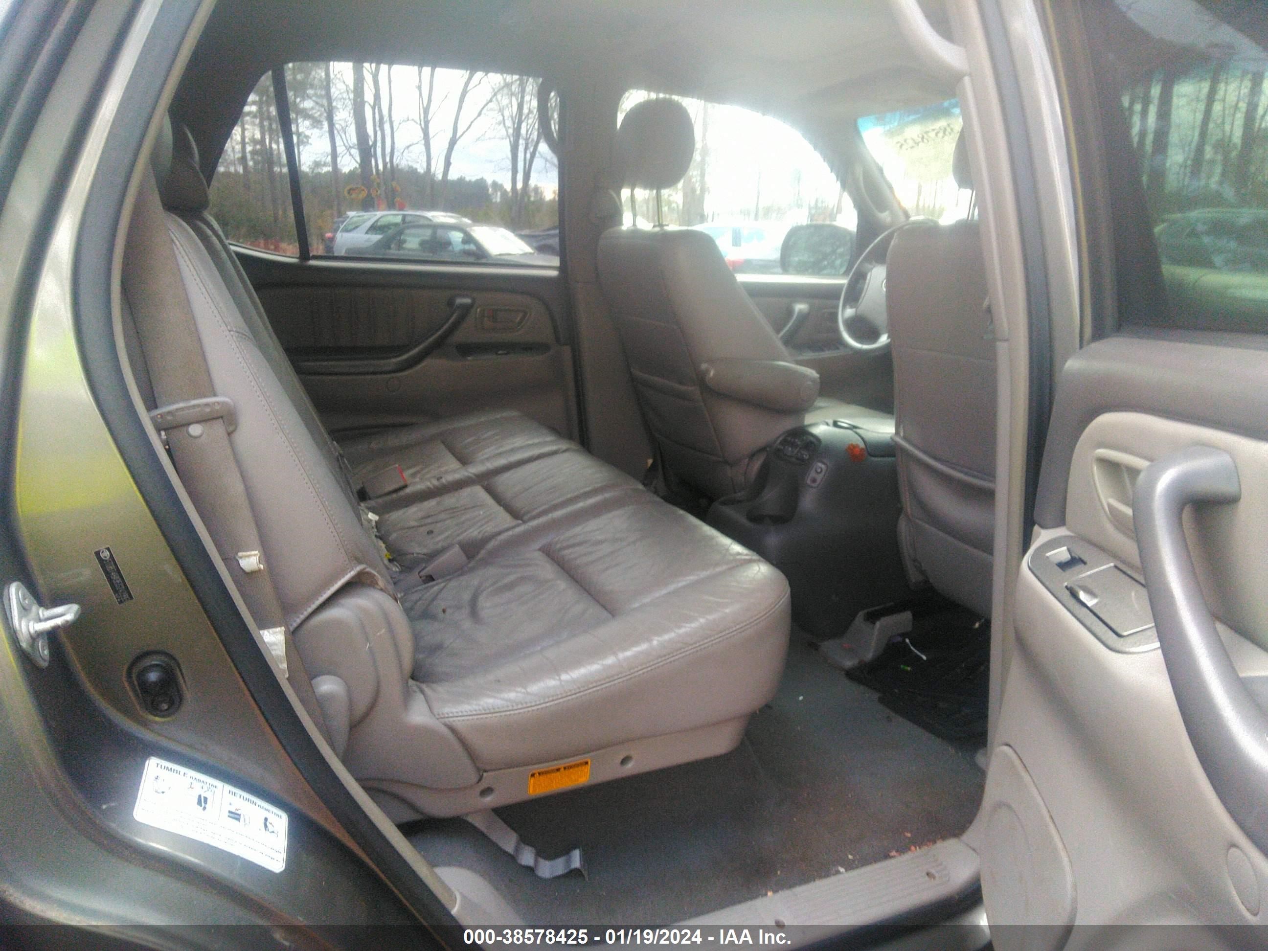 Photo 7 VIN: 5TDBT48A95S243993 - TOYOTA SEQUOIA 