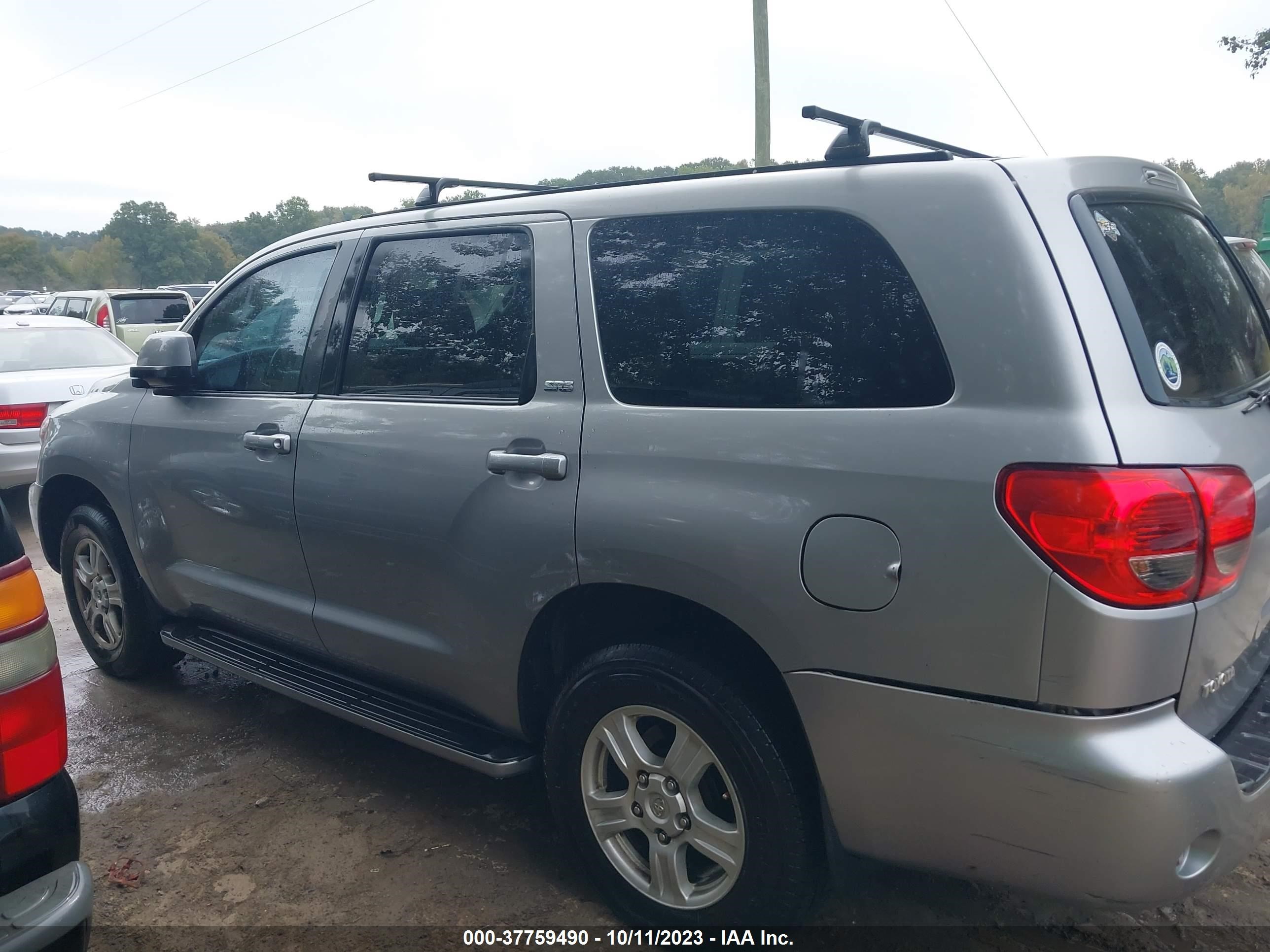 Photo 13 VIN: 5TDBT64A69S001119 - TOYOTA SEQUOIA 