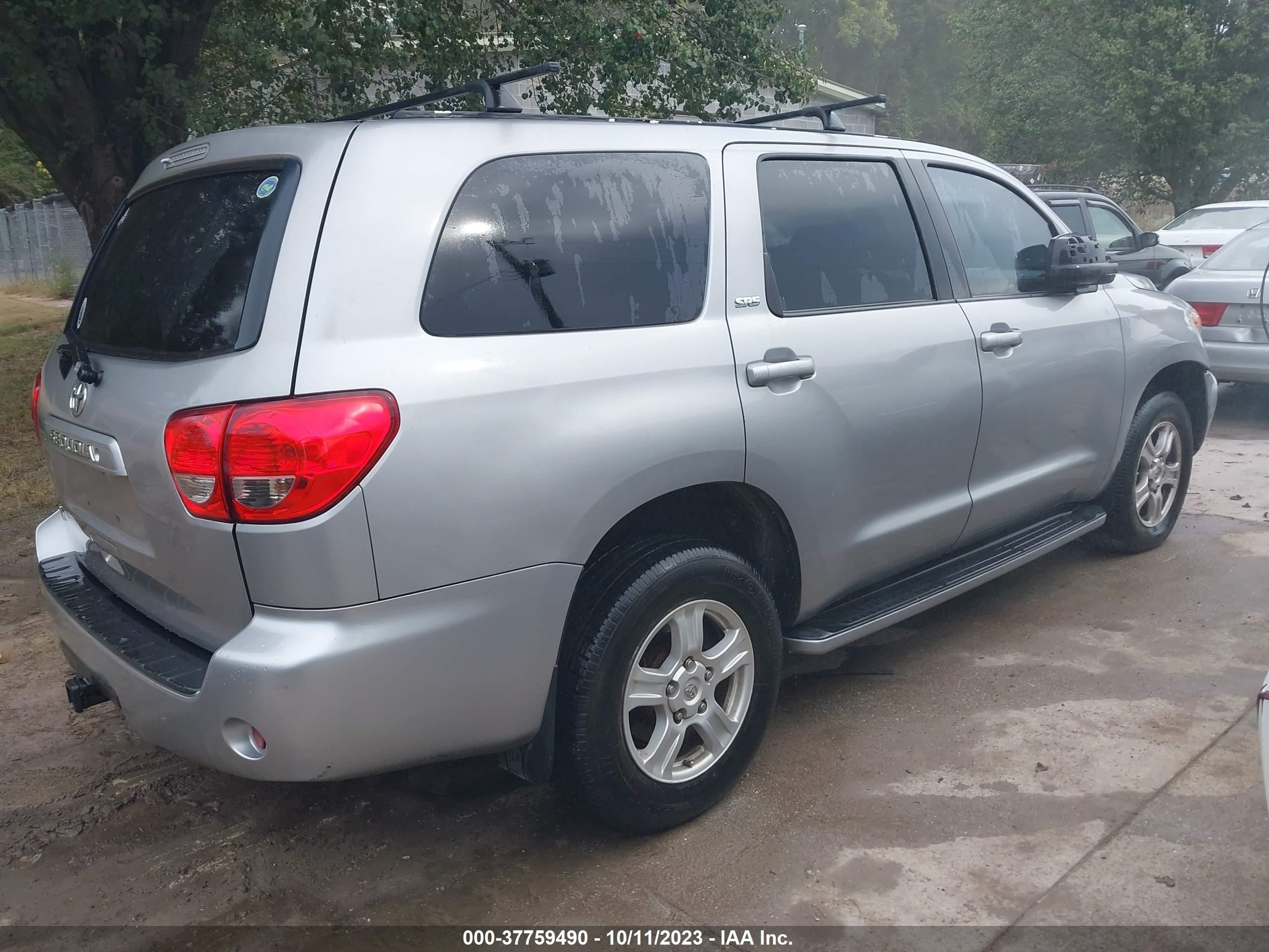 Photo 3 VIN: 5TDBT64A69S001119 - TOYOTA SEQUOIA 