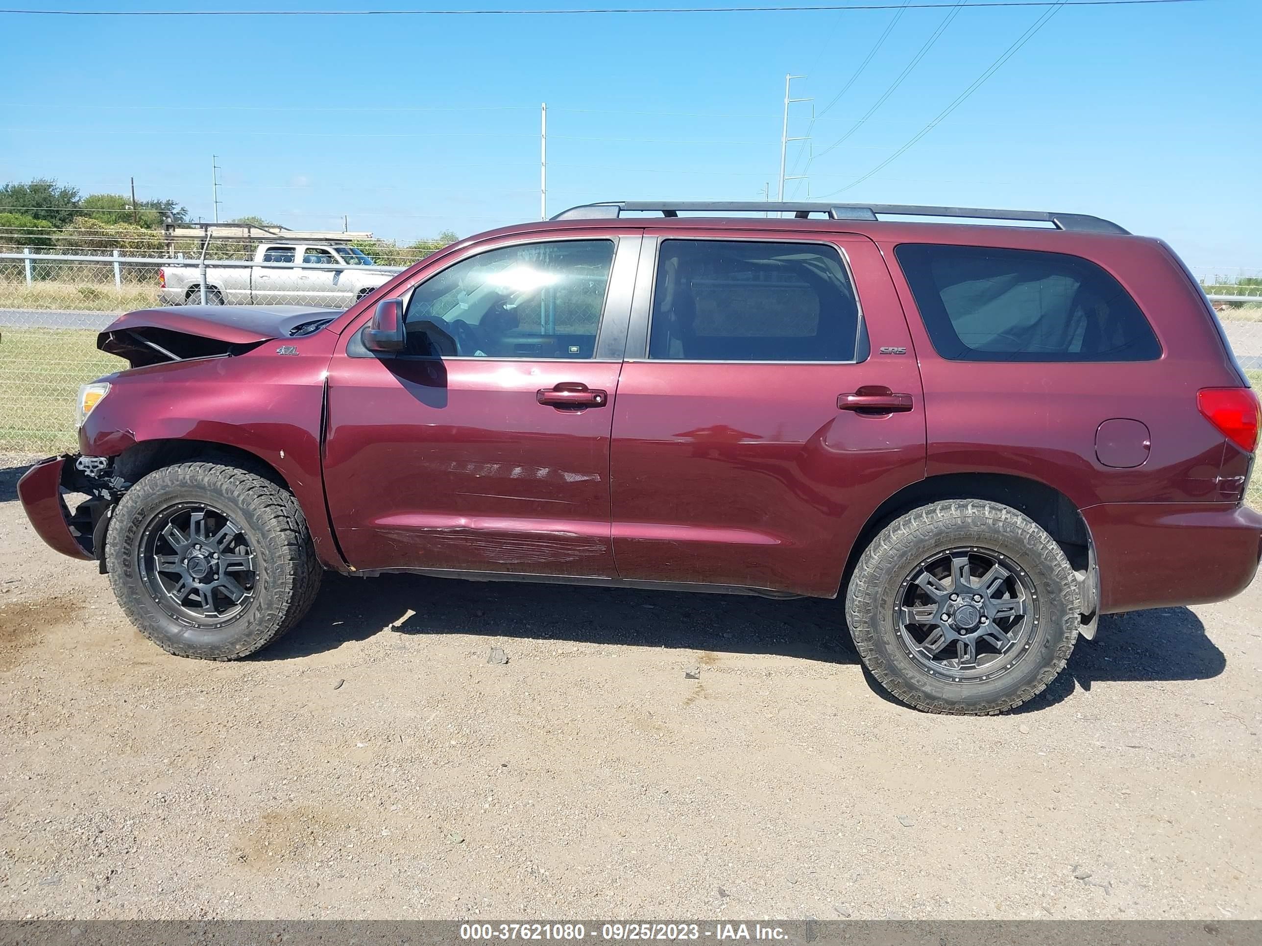 Photo 13 VIN: 5TDBT64AX9S000619 - TOYOTA SEQUOIA 