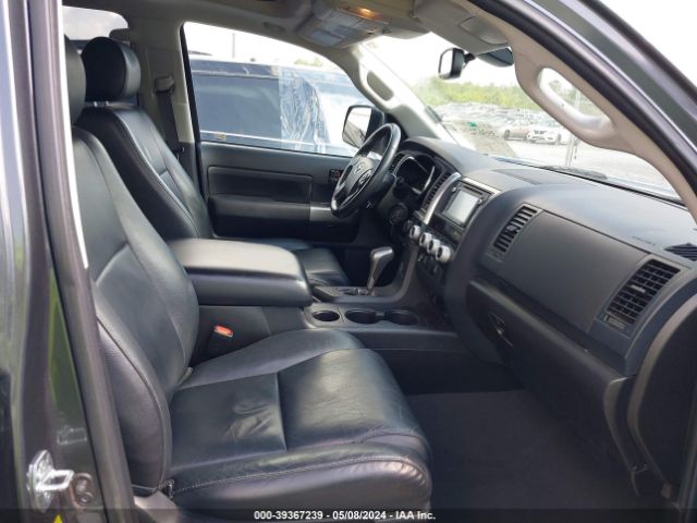 Photo 4 VIN: 5TDBY5G11KS167156 - TOYOTA SEQUOIA 